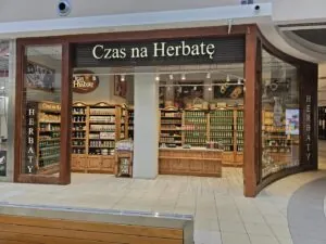 Wejście do sklepu Czas na Herbatę w centrum handlowym Atrium Biała w Białymstoku.