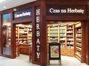 Wejście do sklepu Czas na Herbatę w centrum handlowym Bielawy w Toruniu.