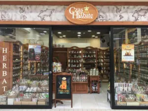 Wejście do sklepu Czas na Herbatę w centrum handlowym King Cross Praga w Warszawie.