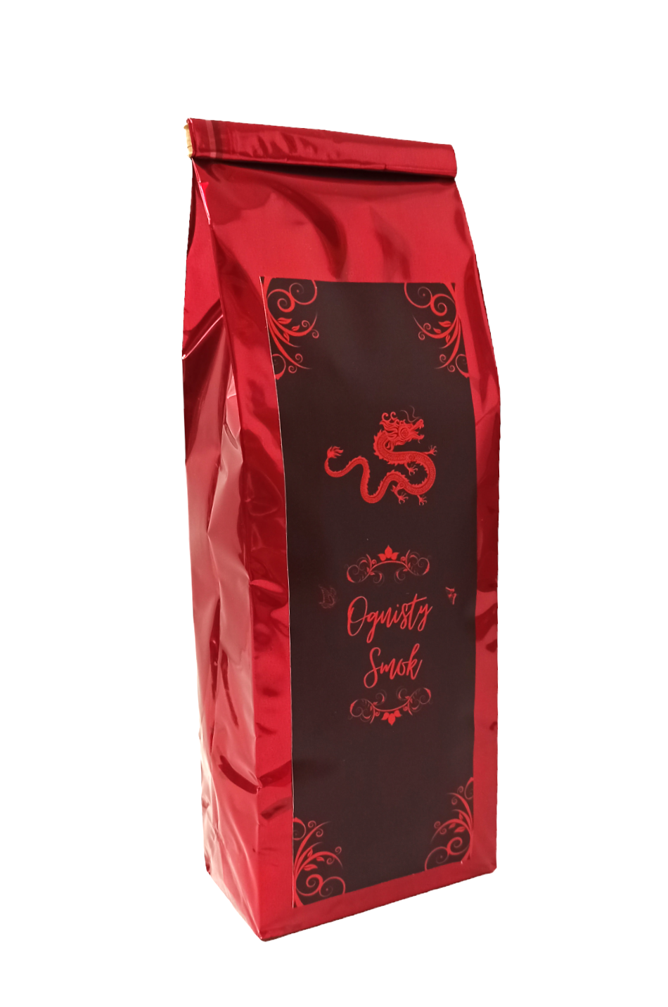 Czerwona, matowa torebka z czarną etykietą, ozdobiona smokiem i napisem "Ognisty Smok".