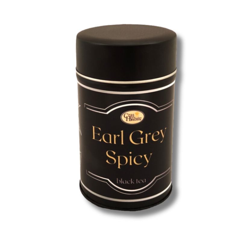 Metalowa puszka czarnej herbaty Earl Grey Spicy z czarną pokrywką na białym tle.